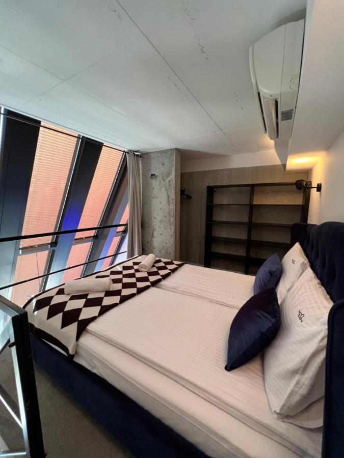 סופוט Neon Apartments מראה חיצוני תמונה