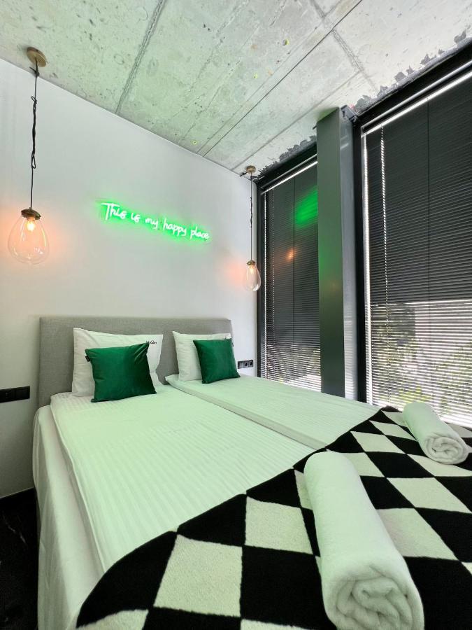 סופוט Neon Apartments מראה חיצוני תמונה