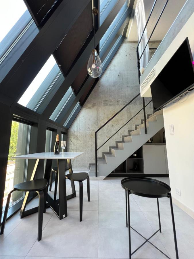 סופוט Neon Apartments מראה חיצוני תמונה