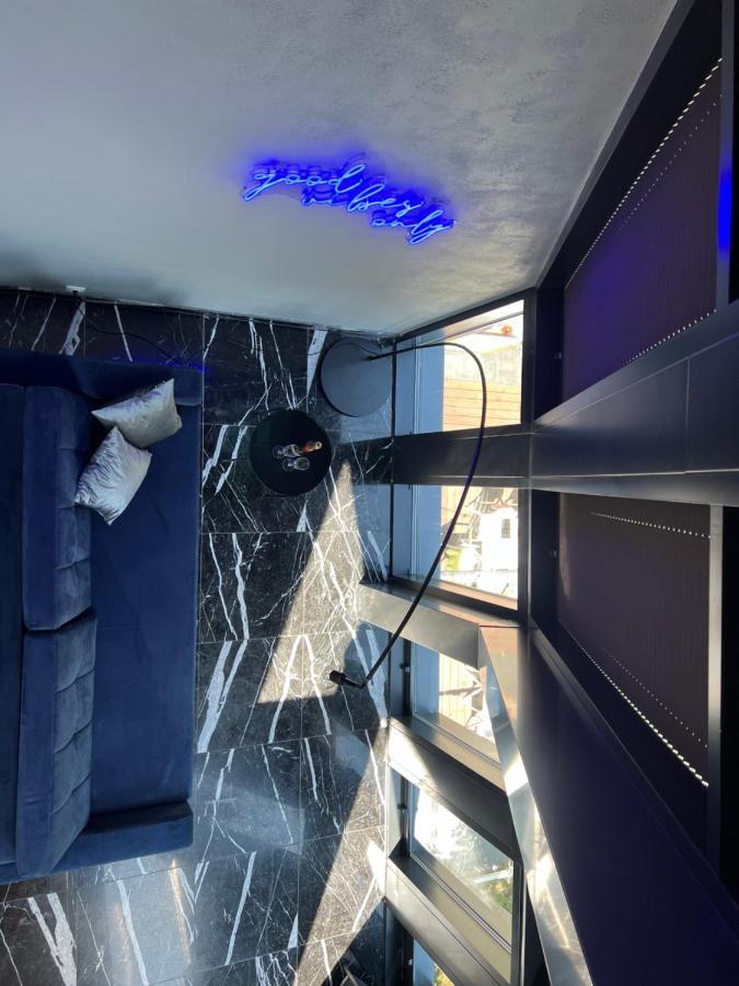 סופוט Neon Apartments מראה חיצוני תמונה