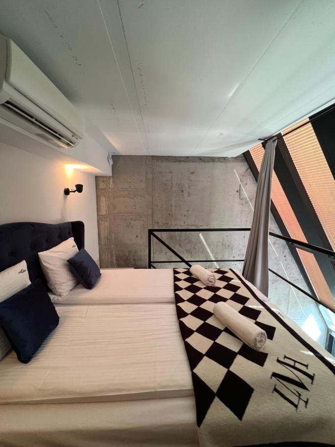 סופוט Neon Apartments מראה חיצוני תמונה
