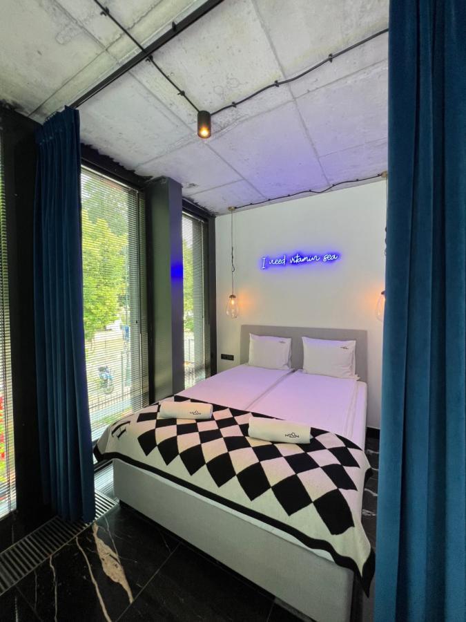 סופוט Neon Apartments מראה חיצוני תמונה