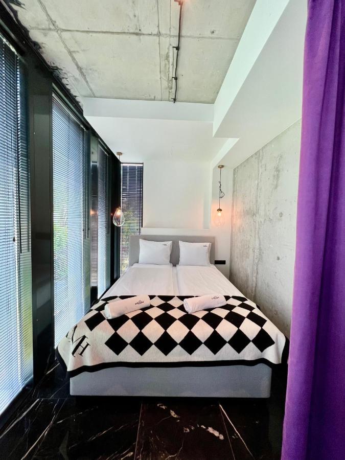 סופוט Neon Apartments מראה חיצוני תמונה